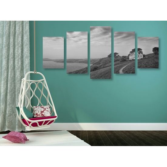 5-dielny obraz dom pri mori v čiernobielom prevedení