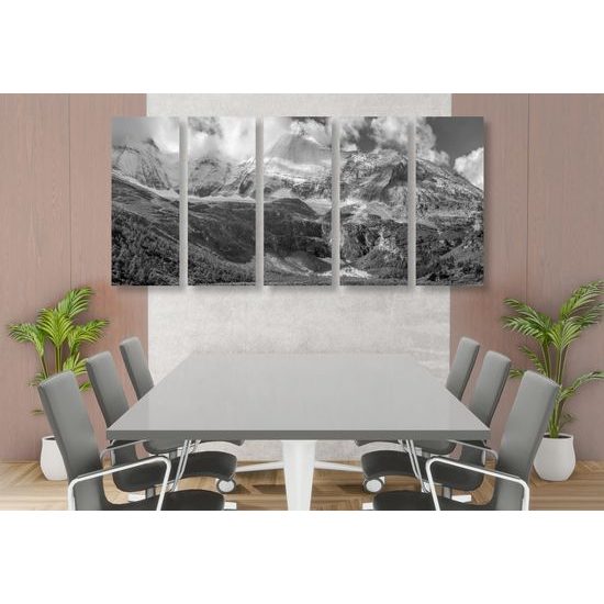 5-dielny obraz dychberúce hory v čiernobielom prevedení