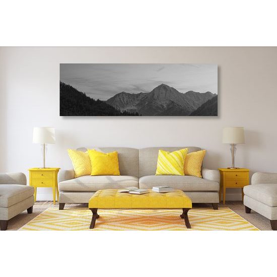 Obraz krása horského štítu v čiernobielom prevedení