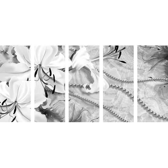 5-dielny obraz zátišie s ľáliami a perlami v čiernobielom prevedení