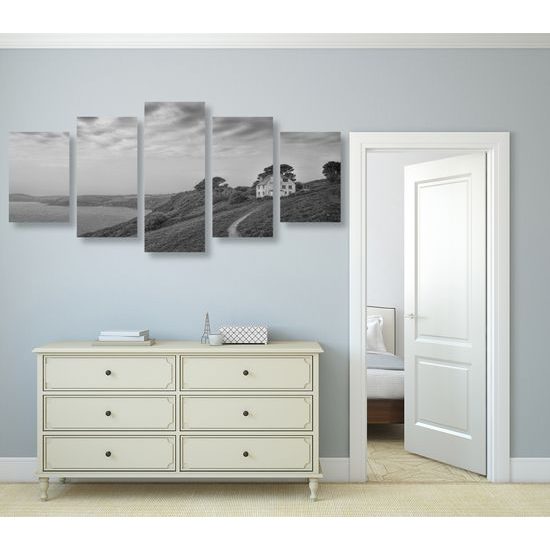 5-dielny obraz dom pri mori v čiernobielom prevedení