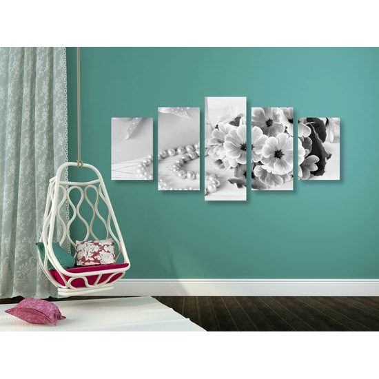 5-dielny obraz luxusné zátišie v čiernobielom prevedení