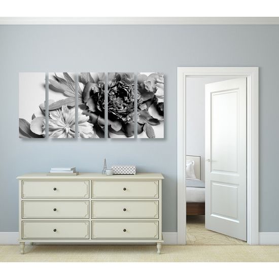 5-dielny obraz pôvabné ružové pivónie v čiernobielom prevedení