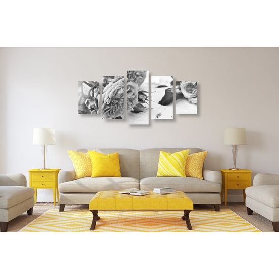 5-dielny obraz jemnosť ruží v čiernobielom prevedení