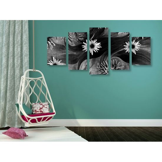 5-dielny obraz nádherné kvety s tajomným pozadím v čiernobielom prevedení