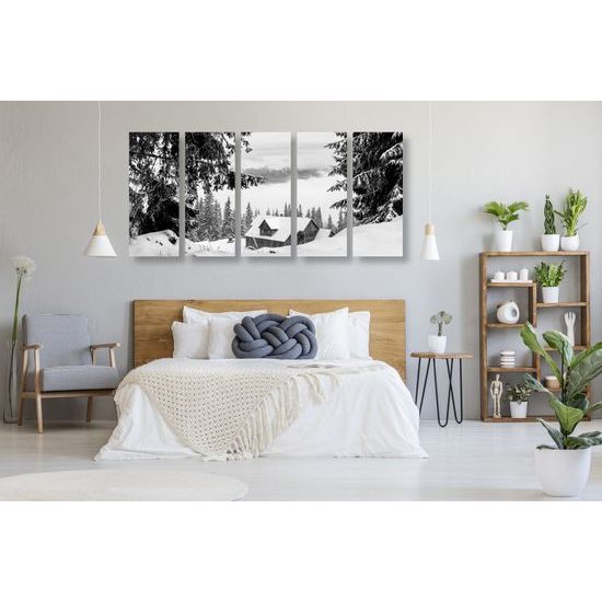 5-dielny obraz domček v lone zasneženej prírody v čiernobielom prevedení