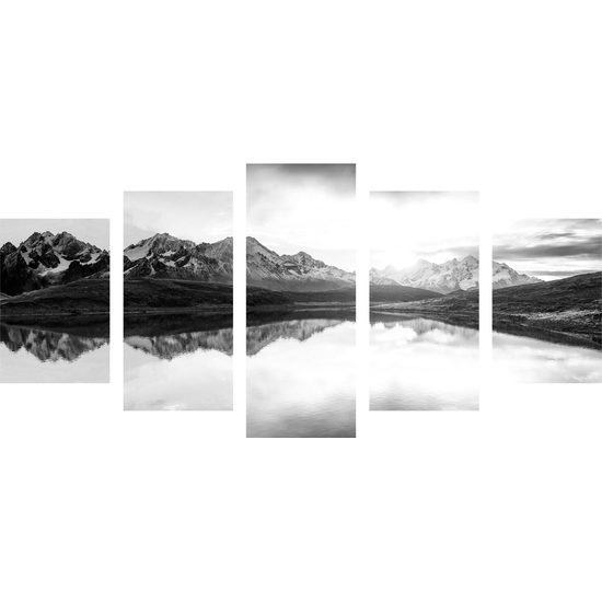 5-dielny obraz fascinujúci západ slnka nad horským plesom v čiernobielom prevedení