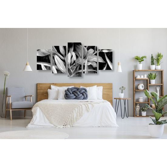 5-dielny obraz pôvabná maľovaná ľalia v čiernobielom prevedení