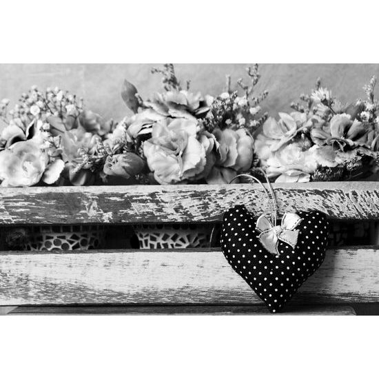 Obraz kvety karafiátu a srdiečko v čiernobielom prevedení
