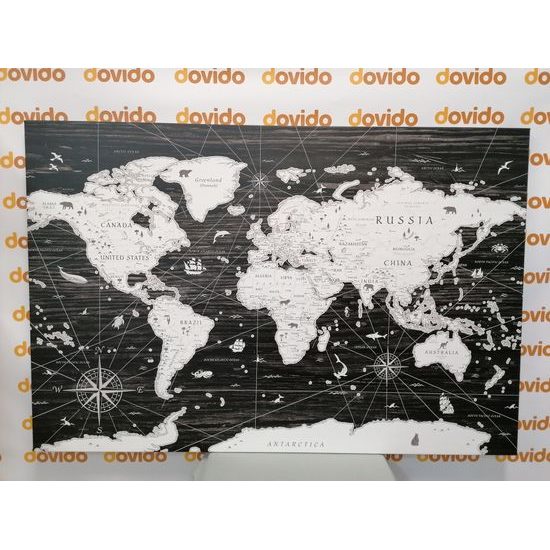 Obraz historická mapa sveta na drevenom pozadí v čiernobielom prevedení