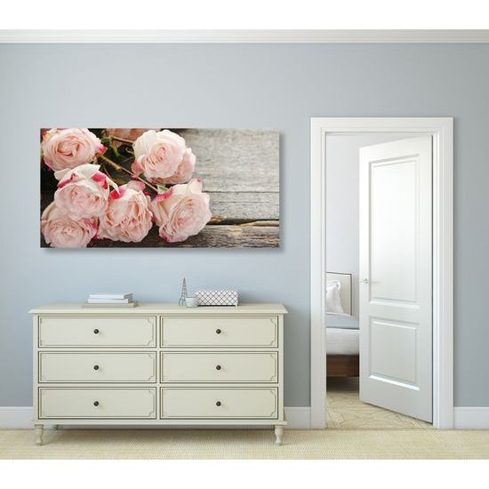 Obraz ruže na drevenom podklade