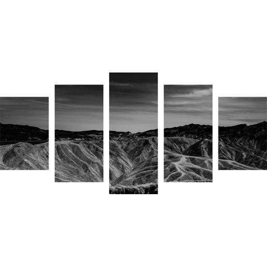 5-dielny obraz americké údolie smrti v čiernobielom prevedení