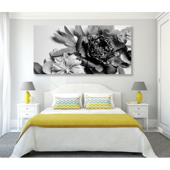 Obraz pôvabné pivónie v čiernobielom prevedení