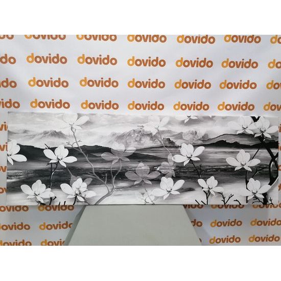 Obraz kvety s ľadovým pozadím v čiernobielom prevedení