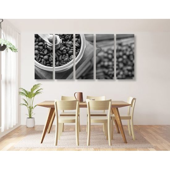 5-dielny obraz kvalitné zrnká kávy v čiernobielom prevedení