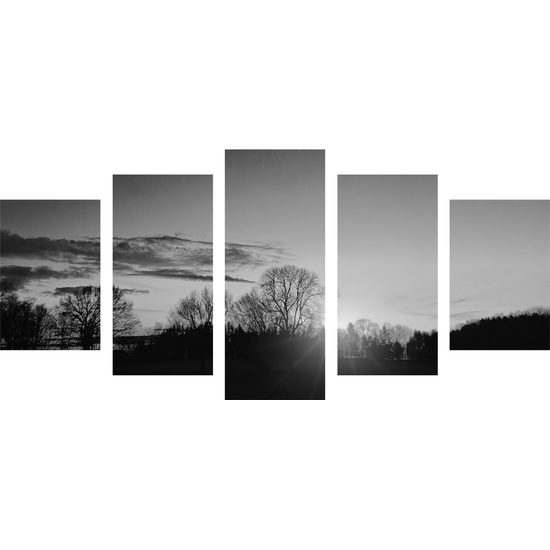 5-dielny obraz západ slnka nad malebnou krajinkou v čiernobielom prevedení
