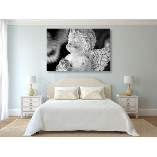 Obraz soška anjela v čiernobielom prevedení