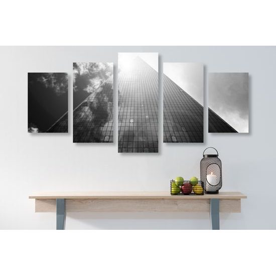 5-dielny obraz krása modernej architektúry v čiernobielom prevedení