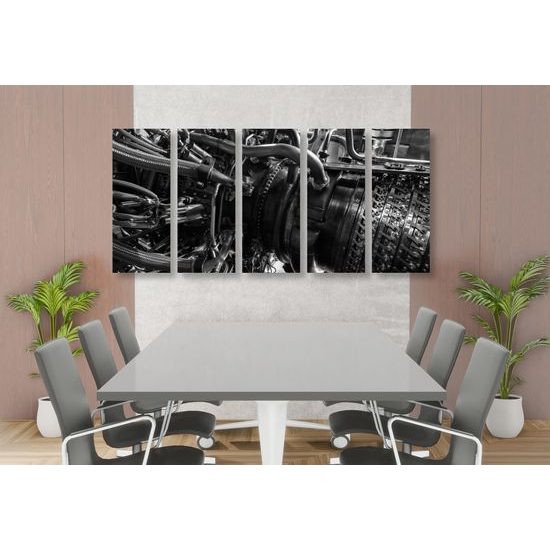 5-dielny obraz turbína v čiernobielom prevedení