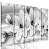 5-dílný obraz černobílé luxusní květiny na bronzovém pozadí