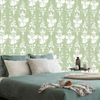 Samolepící tapeta jemné květinové liány v zeleném provedení