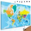 Obraz na korku mapa světa v pestrobarevném provedení