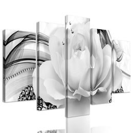 5-dílný obraz luxusní květ s perlami v černobílém provedení