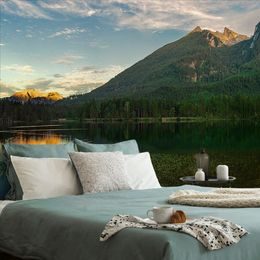 Samolepící fototapeta jezero v obklopení hor