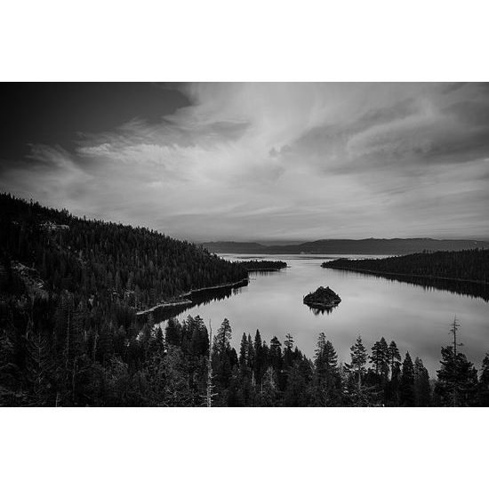 Samolepící fototapeta příroda po západu slunce v černobílém provedení