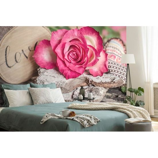 Samolepící fototapeta zátiší růže s nápisem Love