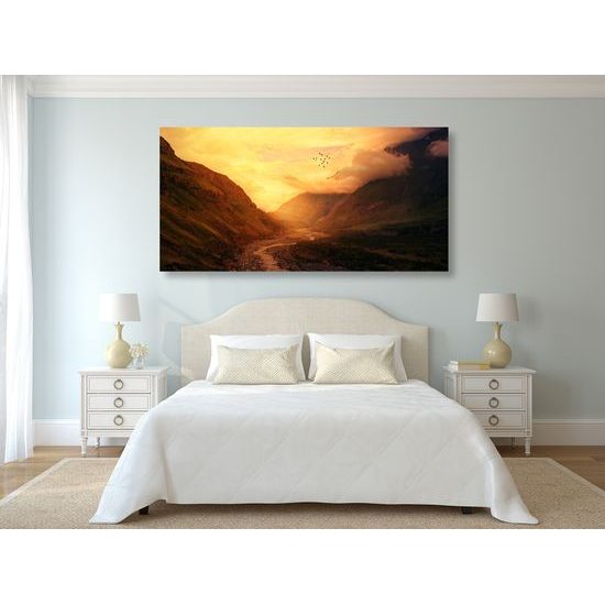 Obraz slunce zapadající za kopce