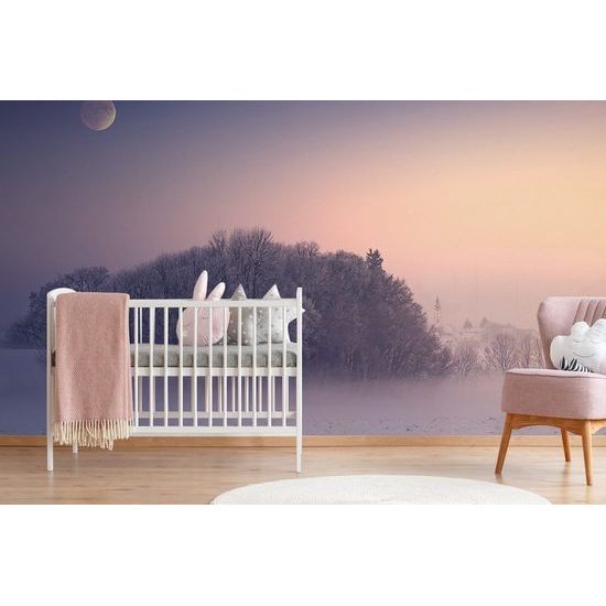 Tapeta úplněk nad zamlženou vesničkou