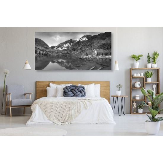 Obraz nedotčené vysohorské pleso v černobílém provedení
