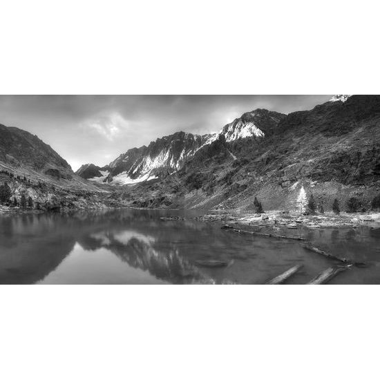 Obraz nedotčené vysohorské pleso v černobílém provedení
