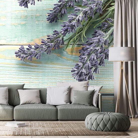 Samolepící fototapeta léčivá levandule na dřevěném podkladu