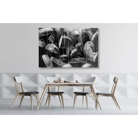 Obraz visící pečivo v černobílém provedení