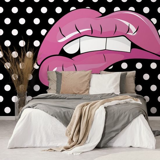 Tapeta růžové rty na tečkovaném pozadí