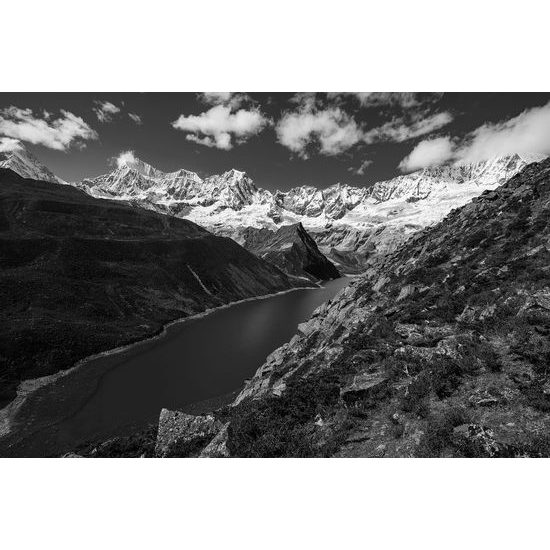 Fototapeta nedotčená příroda Patagonie v černobílém provedení
