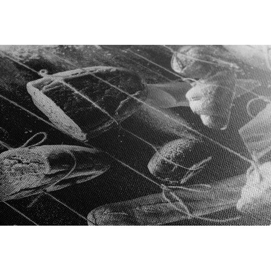 Obraz visící pečivo v černobílém provedení