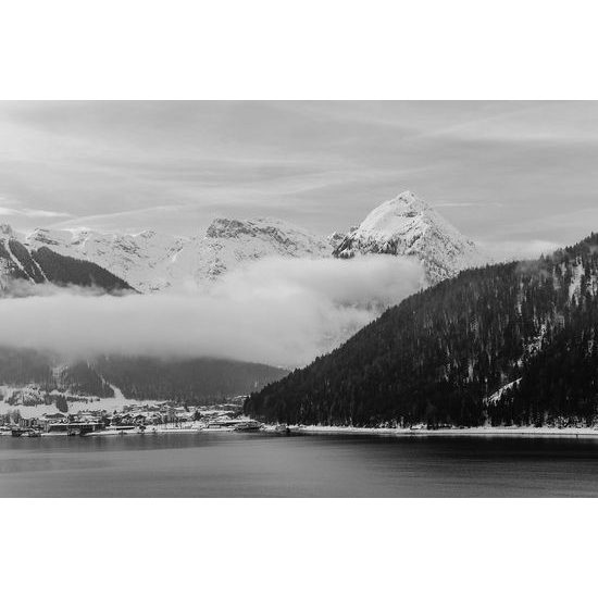 Fototapeta zasněžené pohoří v černobílém provedení