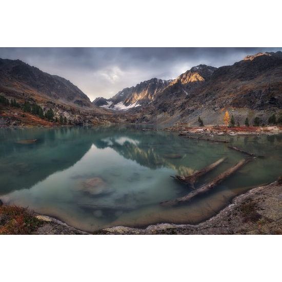 Originální fototapeta jezero uprostřed hor