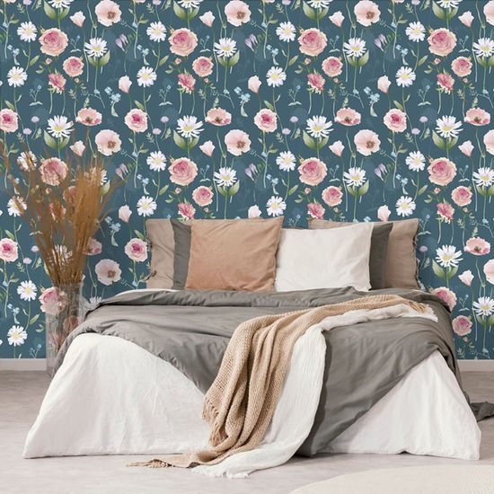 Tapeta luční květiny v modrém provedení