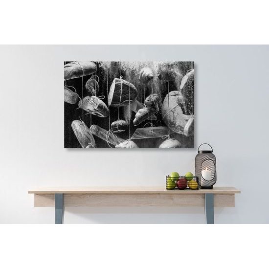 Obraz visící pečivo v černobílém provedení