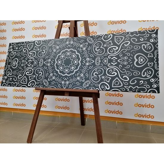 Obraz černobílá Mandala plná lásky