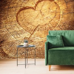 Fotótapéta szív nyíllal egy fatönkön