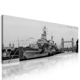 Kép lehorgonyzott csatahajó fekete-fehér kivitelben