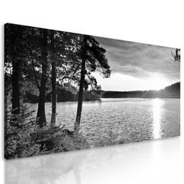 Kép végtelen tó látványa fekete-fehér kivitelben