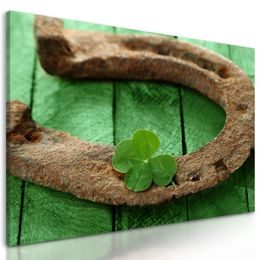 Kép patkóból és négylevelű lóheréből álló csendélet