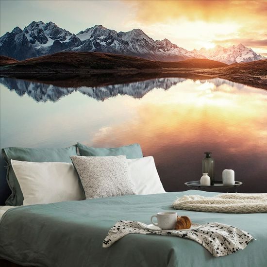 Öntapadó fotótapéta tükrözi a naplementét egy hegyi tóban