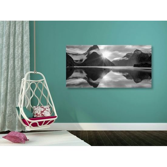 Kép Milford Sound a napfelkeltében fekete-fehér kivitelben